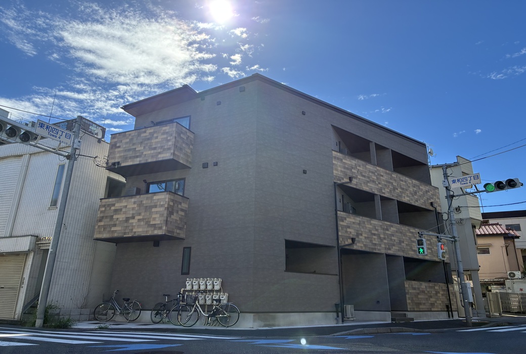 足立区東和４丁目　集合住宅